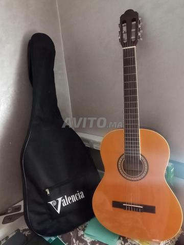 جيتار موسيقى جديد مع الغطاء ديالو Guitar