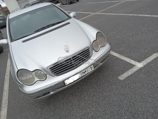 Mercedes Benz 220 Diesel Manuelle 2001 à Fès