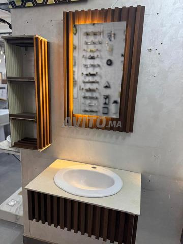 خزانة حمام أنيقة مع سيراميك إيطالي