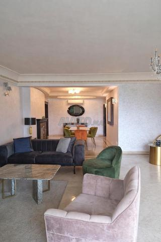 شقة مفروشة بمستوى عالٍ جدًا في أنفا