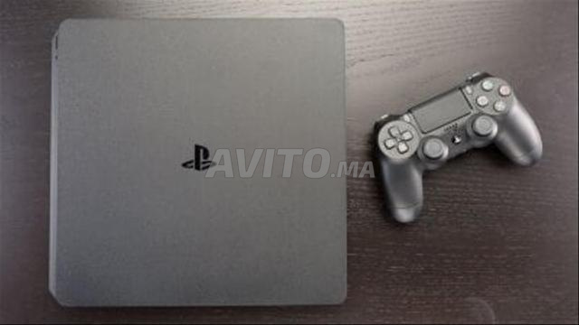 Ps4 avec 2 Manet et des jeux, encore propre comme neuf - 2