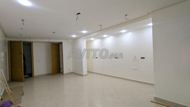 طابق مكتب واجهة للإيجار 30 متر مربع المدينة العليا - 2