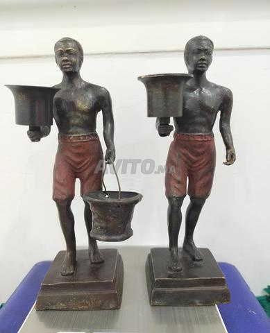 شمعدانات بطابع برونزي كلاسيكي