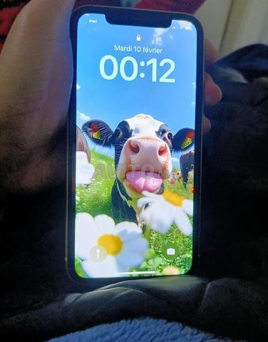 أعرض للبيع جهاز iPhone 11 الخاص بي في حالة جيدة جدًا