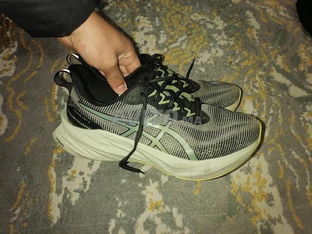 ASICS NOVABLAST 3 أصلي – مقاس 44 – حالة جيدة