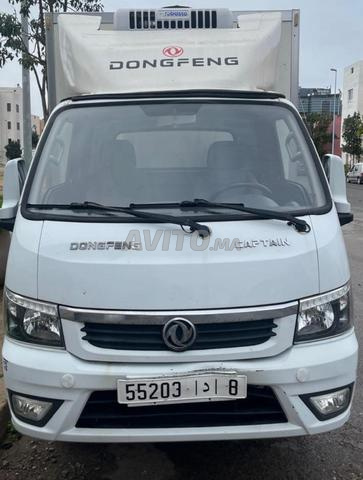 Bonjour, camion encore propre, a parcouru seulement 16 000 km