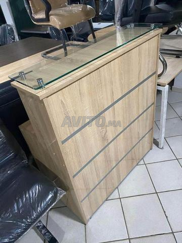 Bureaux d'accueil locaux de haute qualité avec un design pratique