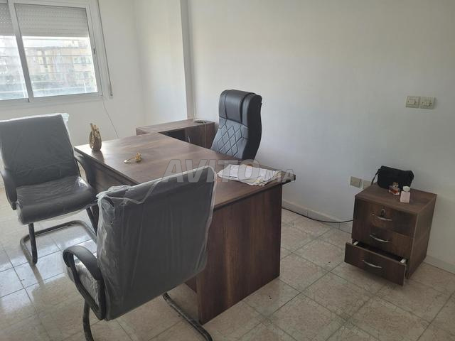 bureau importe (2m) avec les chaises