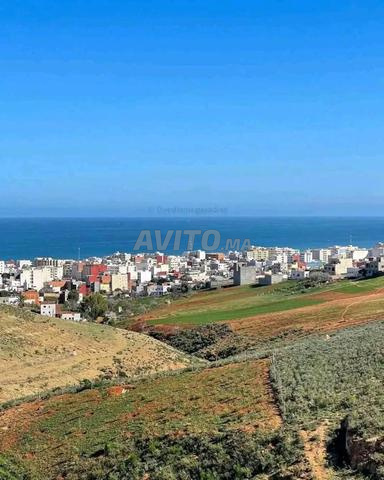 Grand terrain de 1469 mètres avec une magnifique maison et une vue