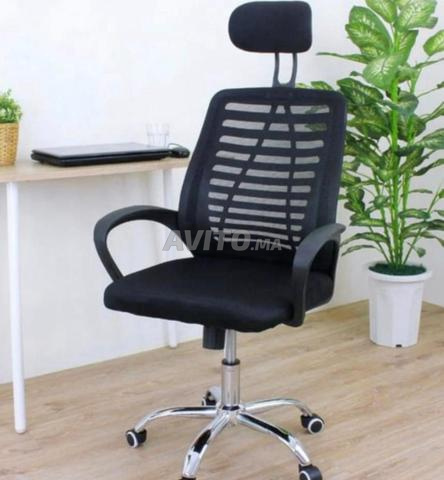 Chaises importées avec des designs internationaux et de haute qualité