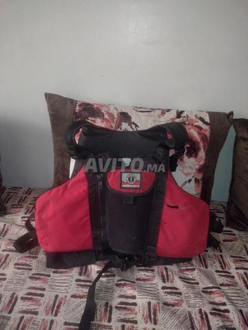 سترة نجاة للأطفال والكبار