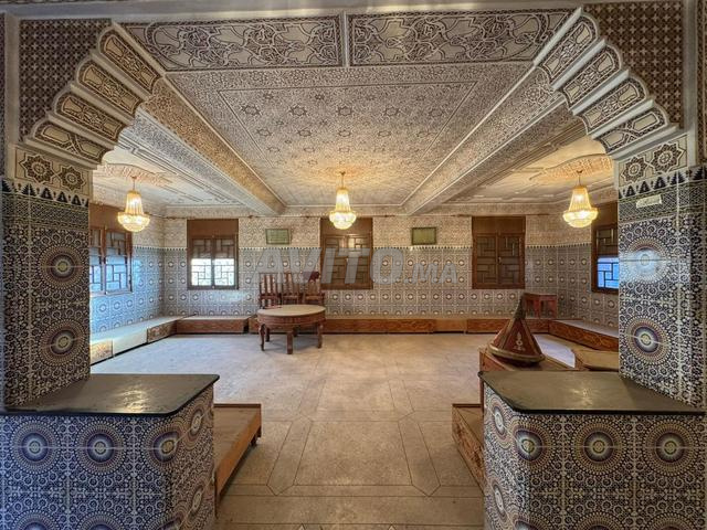 فيلا بمساحة 300 متر مربع، 3 طوابق، منطقة رويدات