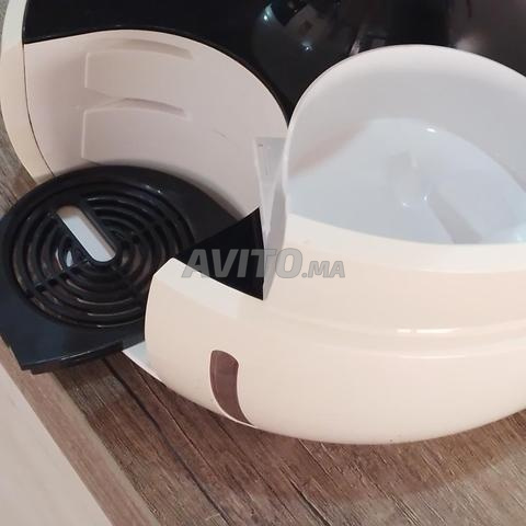 Machine à café Dolce Gusto, en très bon état.