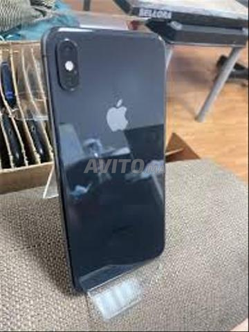 Iphone xs encore très propre, batterie en état 72, écran échangé