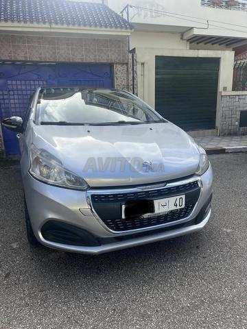 Peugeot 208 Essence manuel 2016 200km ful option
