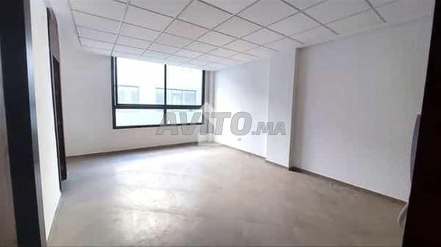 173087-Bureau à louer à 5500DH à Roches Noires