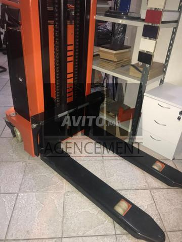 Gerbeur Semi-Électrique 1.5T – Levée 3M – Bon État