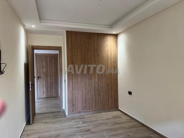 Studio non meublé à louer Victor hugo - image 5