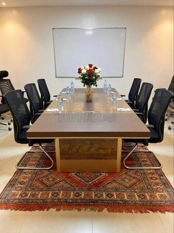 Grande table de réunion pour entreprises
