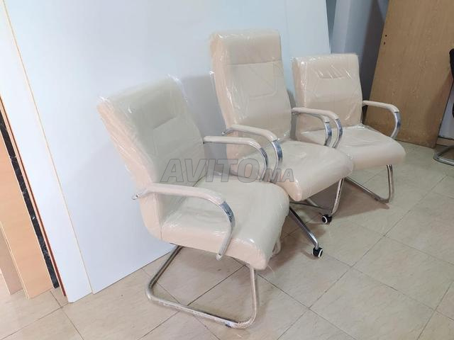 كرسي زائر مريح مطلي بالكروم من الجلد الصناعي