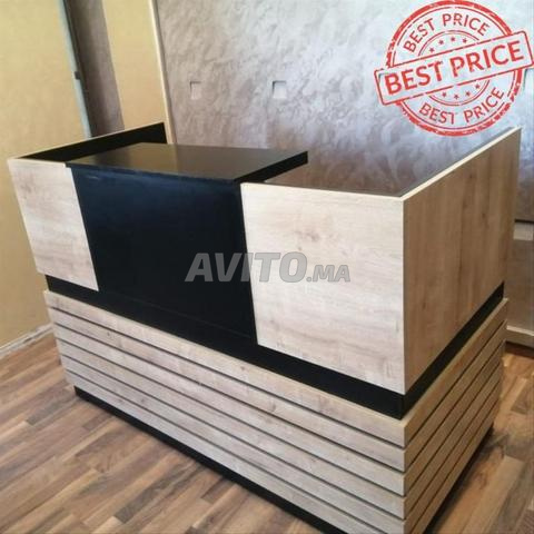 Bureau d'accueil luxueux et moderne pour attirer les visiteurs