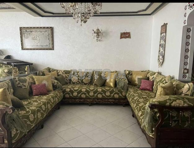 Salon Marocain en U. Dimensions 2,75 x 3 x 2,75 m)