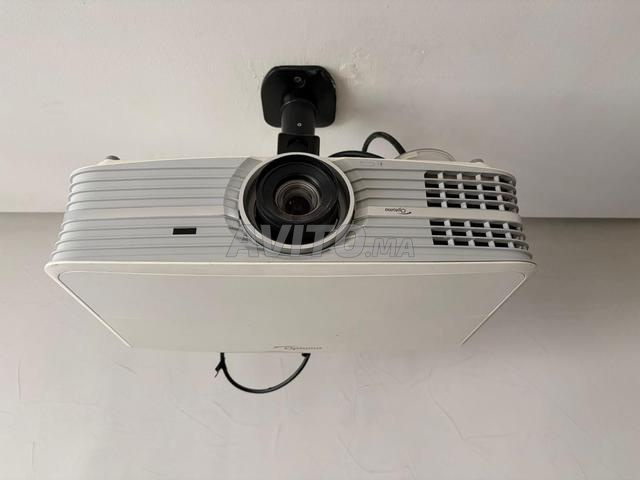 Vidéo projecteur 4K Optoma UHD60 et ecran 130'