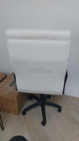 Chaise de qualité presque neuve