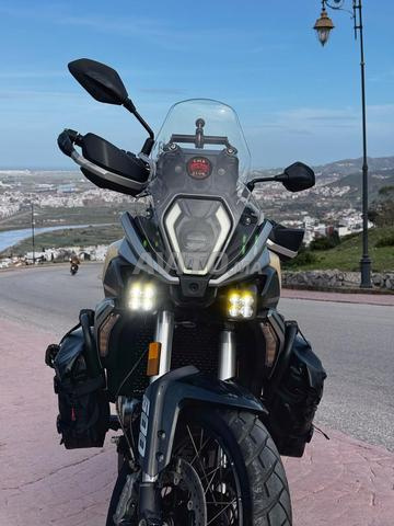 دراجة نارية جميلة QJMOTOR SRT 600X