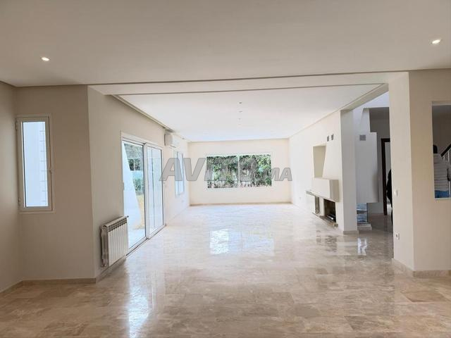 Splendide Villa de 4 chambres à louer à Hay Riad