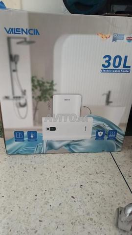 Chauffe-eau électrique 30 L marque Valencia