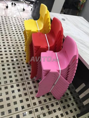 CHAISE ET TABLE MOBILIER CRECHE EN PRIX ABORDABLE