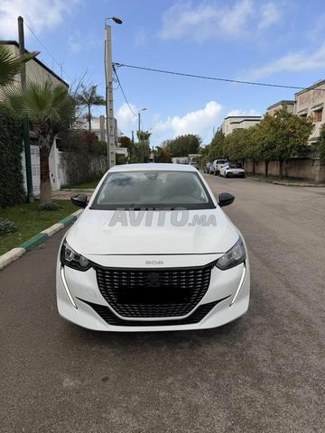 Peugeot 208 Diesel Manuelle 2023 à Kénitra - 2