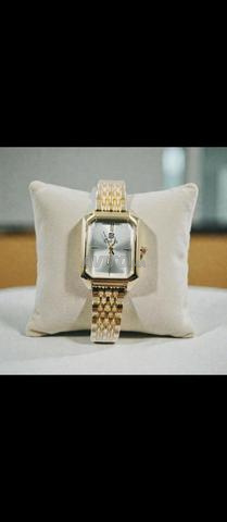 Montre-bracelet de luxe pour femmes avec un boîtier octogonal