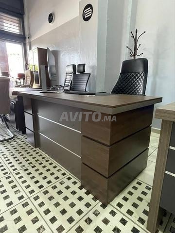 مكتب مستورد أنيق بجودة عالية وتصميم عصري