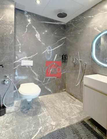 المنزل المزدوج الحديث مع طابق مفتوح للإيجار شهريا