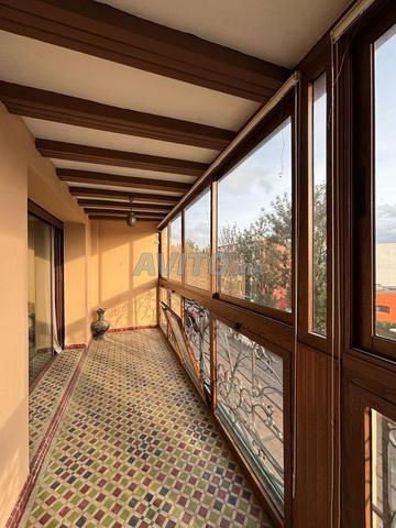 Appartement chaleureux meublé avec terrasse 185m2