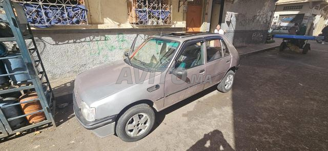Peugeot 205 bon état modèle 1989 7cv Diesel