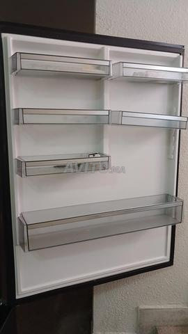 ثلاجة AEG للبيع على حالتها.