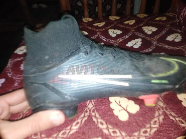 حذاء لا يزال بحالة جيدة بسعر مناسب جدا لمن يرغب في الشراء