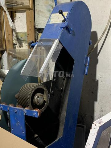 Machine de polissage des miroirs Très bon état