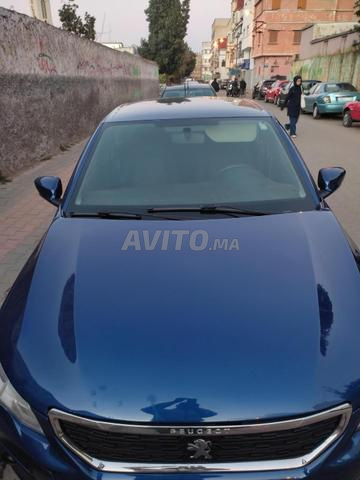 Voiture Peugeot 301, modèle 2019, carburant diesel