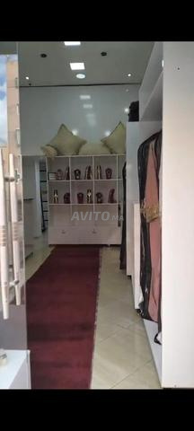 محل للتسيير الحر بالسعادة