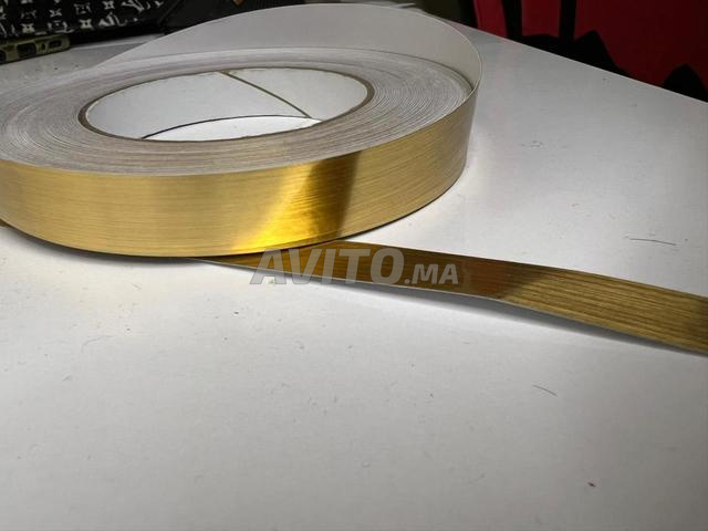 شريط لاصق لتزيين الحائط