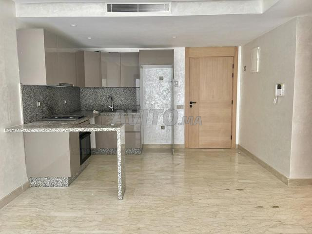 Studio vide à louer à cheikh khalifa 3min de cfc