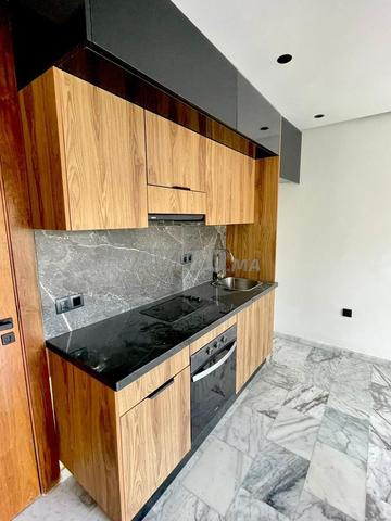 Studio vide neuf à louer quartier France Ville