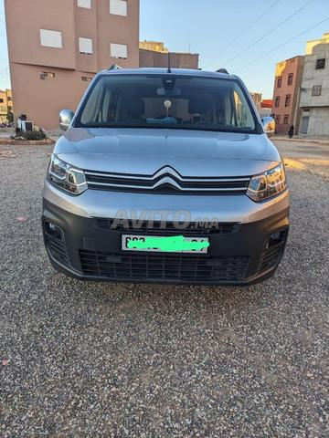 بيع سيارة في حالة ممتازة