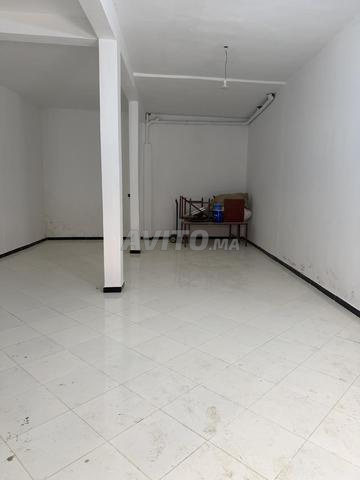 محل تجاري للكراء بموقع استراتيجي على شارع رئيسي - 2