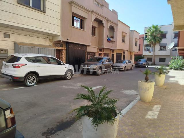 Pour stagiaire près de café la ruche