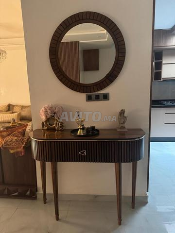 كوافوز مع مرآة عصرية للبيع